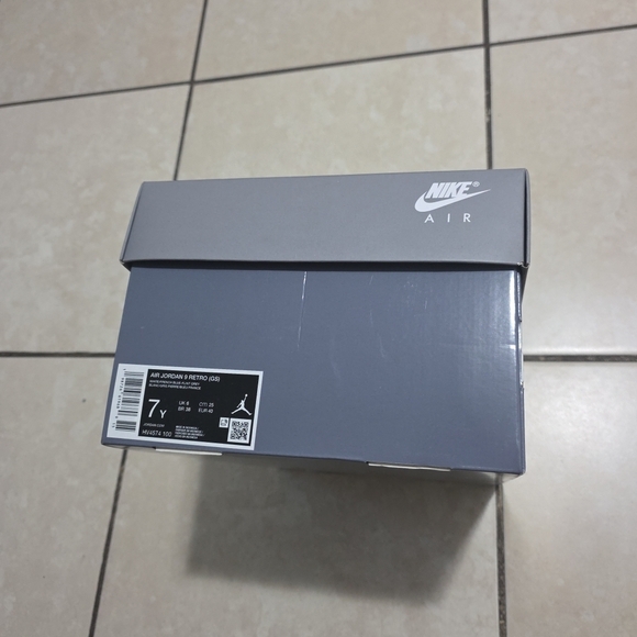 Empty Shoe Box - Picture 3 of 6